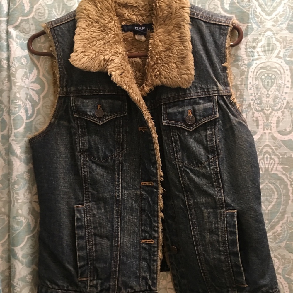 Gap vest size med